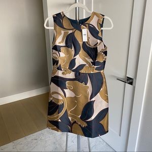 Thick satin dress with rich color